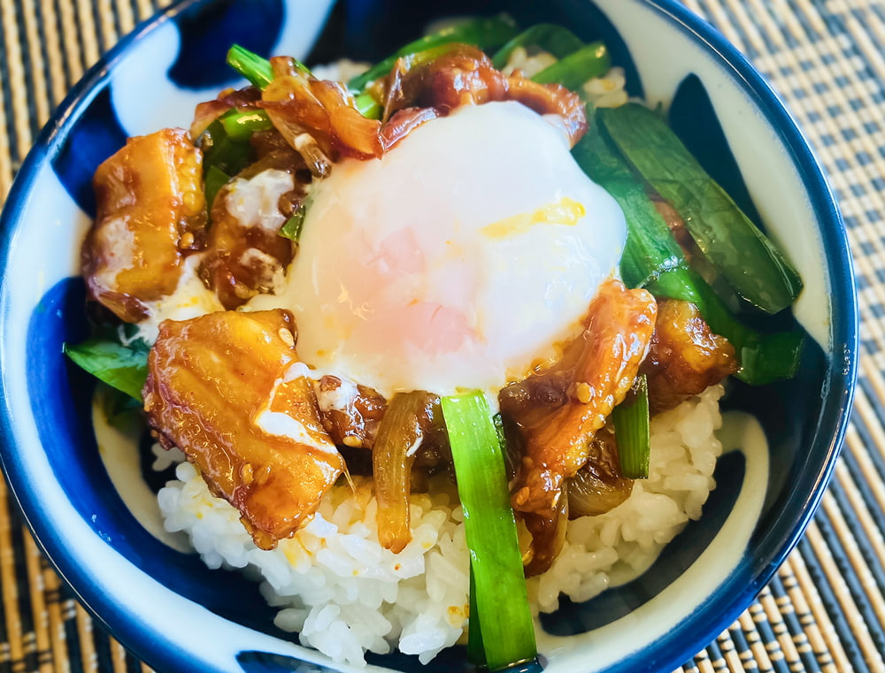 甘辛味噌ホルモン丼